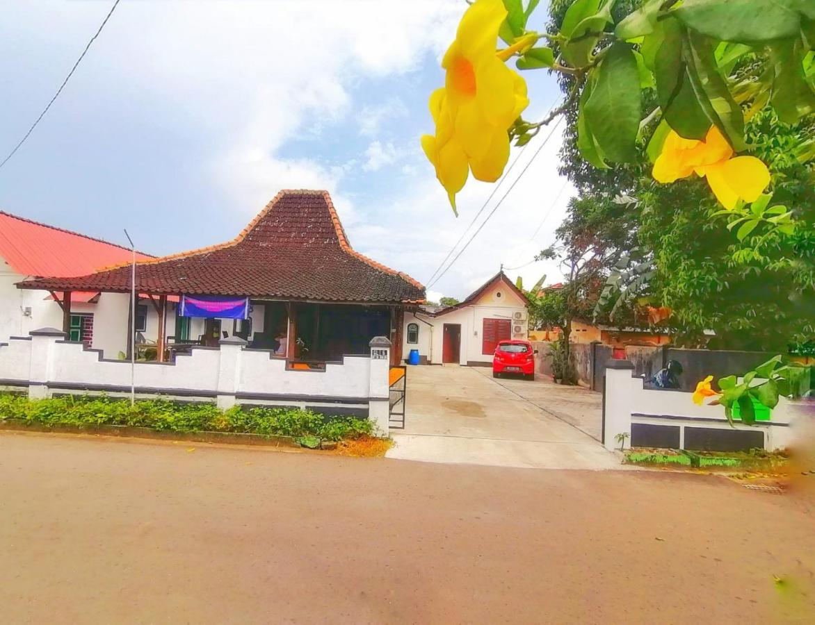Hotel Reddoorz Syariah @ Ndalem Kembang Sore
