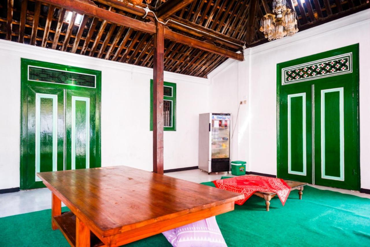 Hotel Reddoorz Syariah @ Ndalem Kembang Sore
